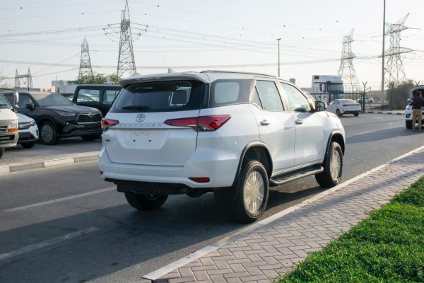 Toyota Fortuner 2024/ White LHD Petrol AT SUV 4WD view 6
