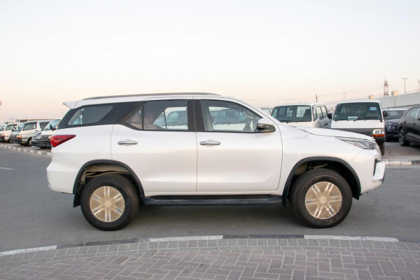 Toyota Fortuner 2024/ White LHD Petrol AT SUV 4WD view 8