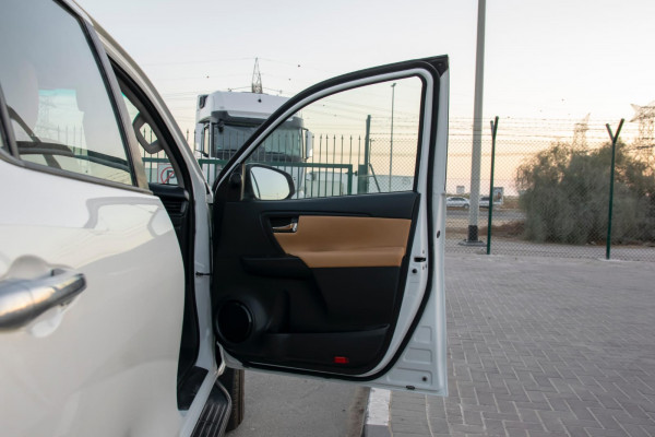 Toyota Fortuner 2024/ White LHD Petrol AT SUV 4WD view 11