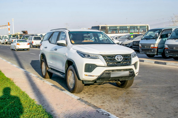 Toyota Fortuner 2024/ White LHD Petrol AT SUV 4WD view 12