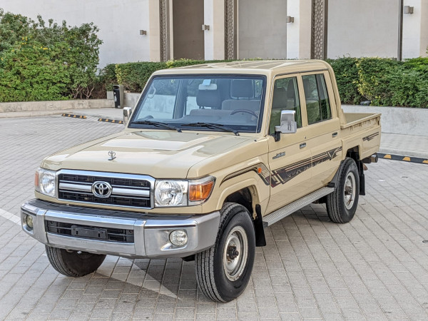 Toyota Land Cruiser Pickup 2017  Beige LHD Petrol MT Pickup 4WD