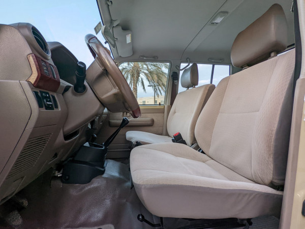 Toyota Land Cruiser Pickup 2017  Beige LHD Petrol MT Pickup 4WD view 7