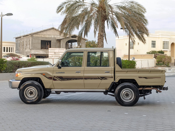 Toyota Land Cruiser Pickup 2017  Beige LHD Petrol MT Pickup 4WD view 9