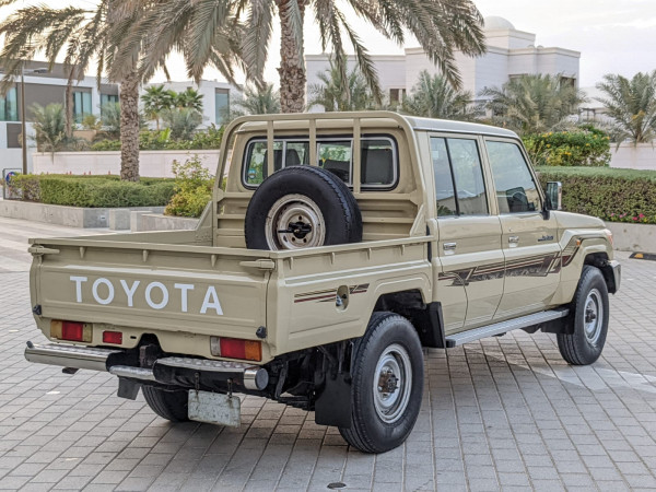 Toyota Land Cruiser Pickup 2017  Beige LHD Petrol MT Pickup 4WD view 11
