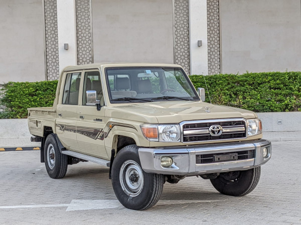 Toyota Land Cruiser Pickup 2017  Beige LHD Petrol MT Pickup 4WD view 15
