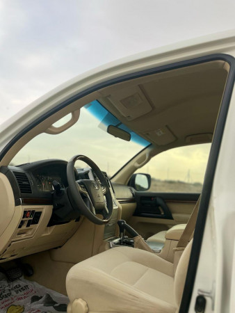 Toyota Land Cruiser 2017/ White LHD Diesel AT SUV 4WD view 2