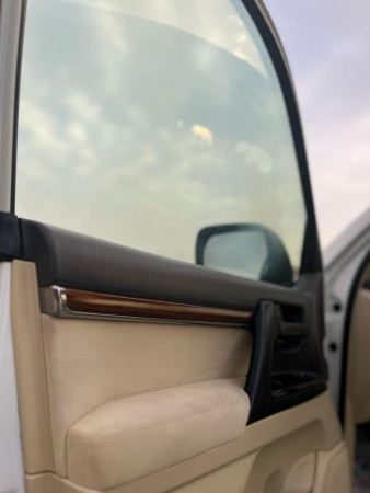 Toyota Land Cruiser 2017/ White LHD Diesel AT SUV 4WD view 3