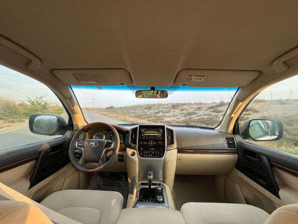 Toyota Land Cruiser 2017/ White LHD Diesel AT SUV 4WD view 6
