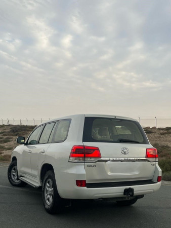 Toyota Land Cruiser 2017/ White LHD Diesel AT SUV 4WD view 12