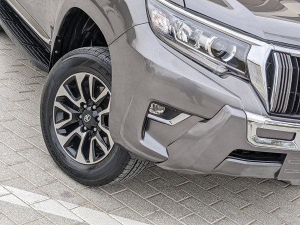 Toyota LAND CRUISER PRADO 2014  Grey LHD Petrol AT SUV 4WD view 12