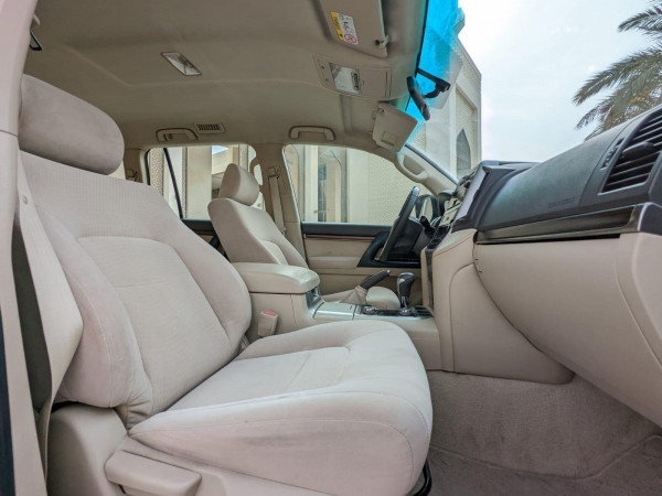 Toyota Land Cruiser 2019  White LHD Diesel AT SUV 4WD view 4
