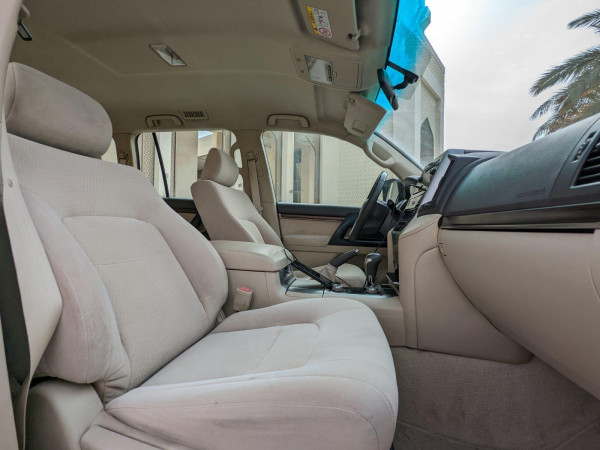 Toyota Land Cruiser 2019  White LHD Diesel AT SUV 4WD view 5