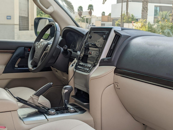 Toyota Land Cruiser 2019  White LHD Diesel AT SUV 4WD view 6