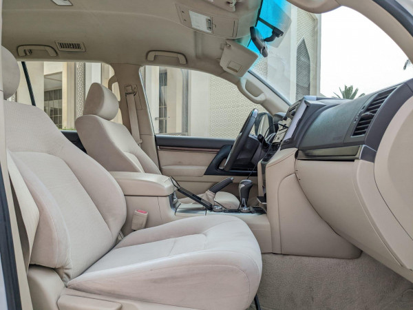 Toyota Land Cruiser 2019  White LHD Diesel AT SUV 4WD view 7