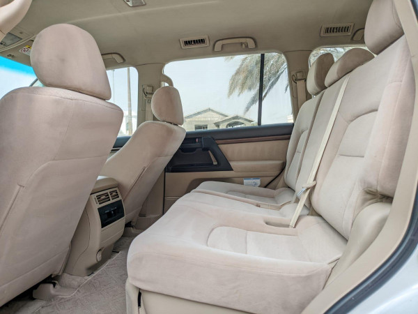 Toyota Land Cruiser 2019  White LHD Diesel AT SUV 4WD view 8