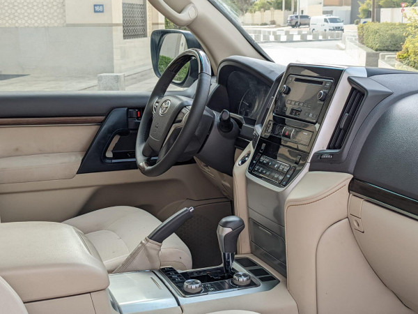 Toyota Land Cruiser 2019  White LHD Diesel AT SUV 4WD view 11