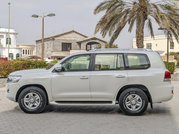 Toyota Land Cruiser 2019  White LHD Diesel AT SUV 4WD view 12