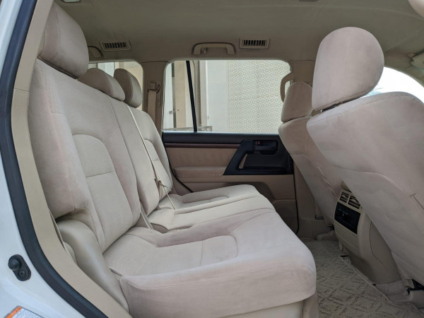 Toyota Land Cruiser 2019  White LHD Diesel AT SUV 4WD view 13