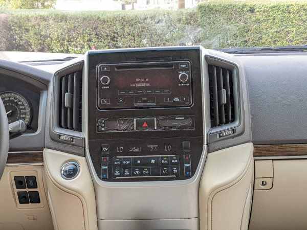Toyota Land Cruiser 2019  White LHD Diesel AT SUV 4WD view 14