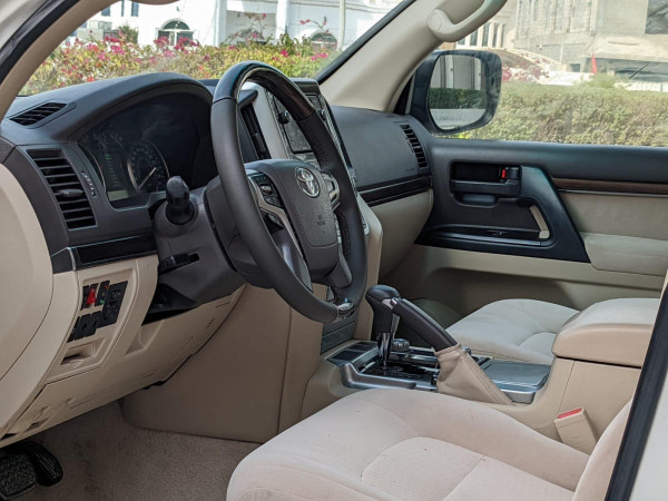 Toyota Land Cruiser 2019  White LHD Diesel AT SUV 4WD view 15