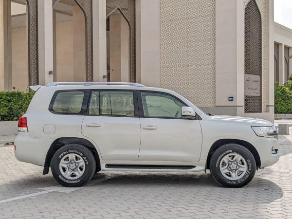 Toyota Land Cruiser 2019  White LHD Diesel AT SUV 4WD view 24