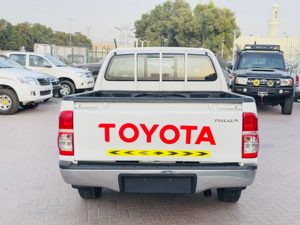Toyota Hilux 2014/ White LHD Petrol MT Pickup 2WD view 5