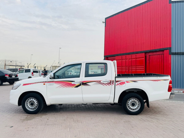 Toyota Hilux 2014/ White LHD Petrol MT Pickup 2WD view 6