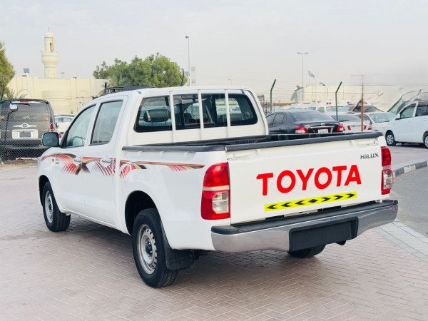 Toyota Hilux 2014/ White LHD Petrol MT Pickup 2WD view 7