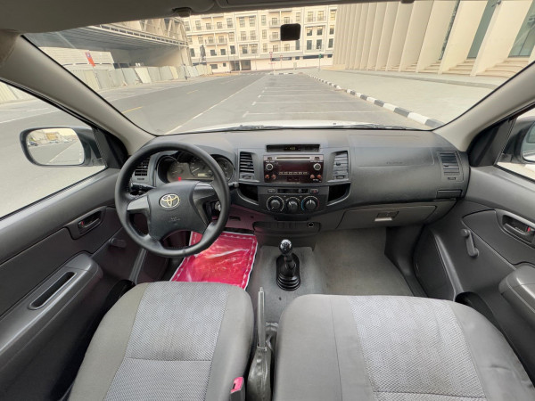 Toyota Hilux 2014/ White LHD Petrol MT Pickup 2WD view 9
