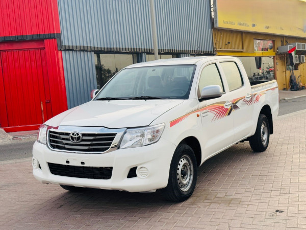 Toyota Hilux 2014/ White LHD Petrol MT Pickup 2WD view 11