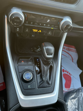 Toyota RAV 4 2019  Silver LHD Hybrid AT SUV Crossover 4WD view 4