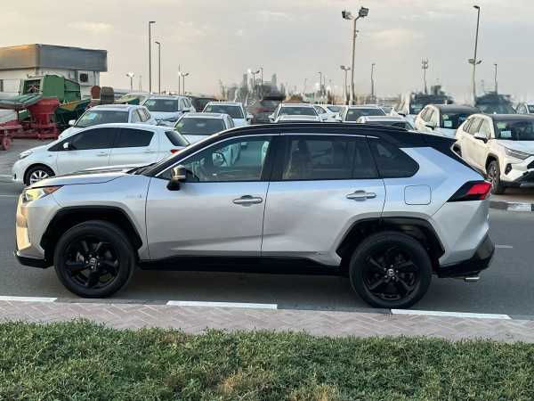 Toyota RAV 4 2019  Silver LHD Hybrid AT SUV Crossover 4WD view 9