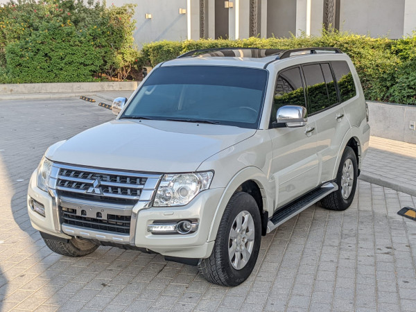 Mitsubishi Pajero 2016/ White LHD Petrol AT SUV 4WD