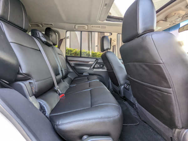 Mitsubishi Pajero 2016/ White LHD Petrol AT SUV 4WD view 4