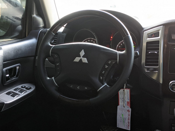 Mitsubishi Pajero 2016/ White LHD Petrol AT SUV 4WD view 11