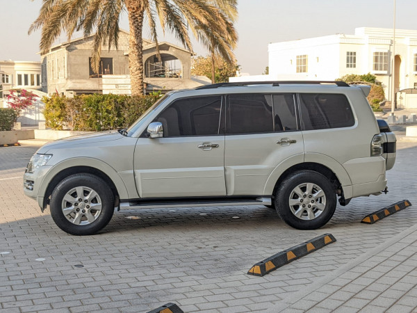 Mitsubishi Pajero 2016/ White LHD Petrol AT SUV 4WD view 12