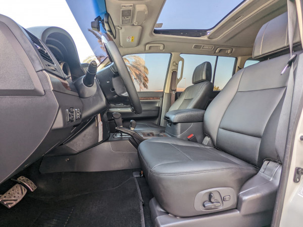 Mitsubishi Pajero 2016/ White LHD Petrol AT SUV 4WD view 13