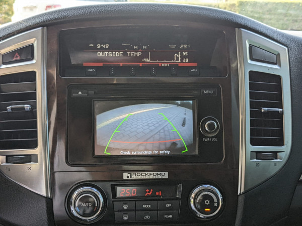 Mitsubishi Pajero 2016/ White LHD Petrol AT SUV 4WD view 15