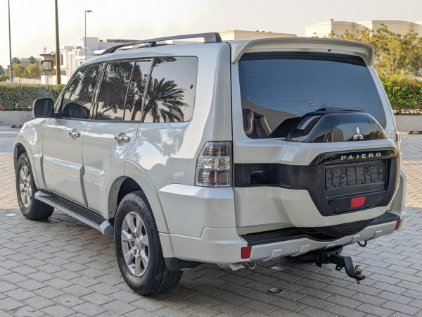 Mitsubishi Pajero 2016/ White LHD Petrol AT SUV 4WD view 20