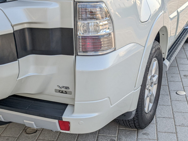 Mitsubishi Pajero 2016/ White LHD Petrol AT SUV 4WD view 22