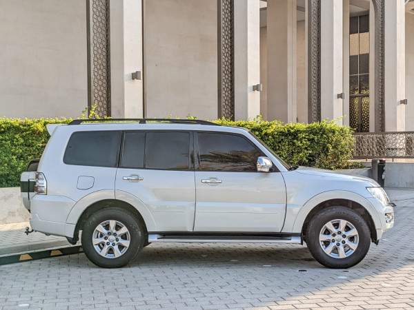 Mitsubishi Pajero 2016/ White LHD Petrol AT SUV 4WD view 24
