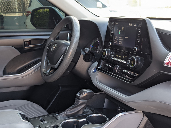 Toyota Highlander 2022/ White LHD Hybrid AT SUV 2WD view 3