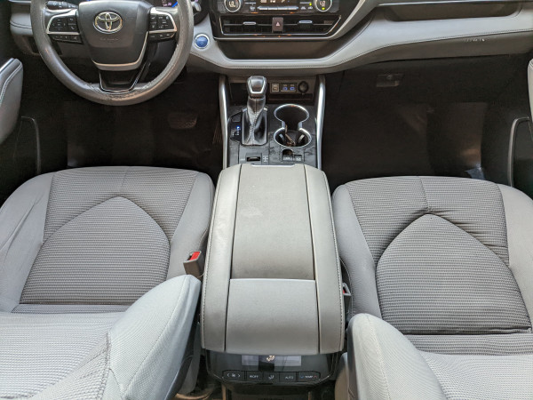 Toyota Highlander 2022/ White LHD Hybrid AT SUV 2WD view 6