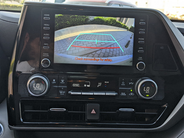 Toyota Highlander 2022/ White LHD Hybrid AT SUV 2WD view 11