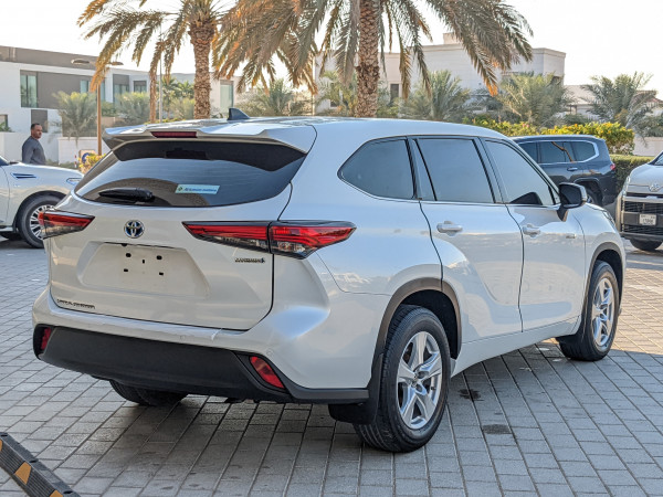 Toyota Highlander 2022/ White LHD Hybrid AT SUV 2WD view 15