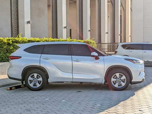 Toyota Highlander 2022/ White LHD Hybrid AT SUV 2WD view 16