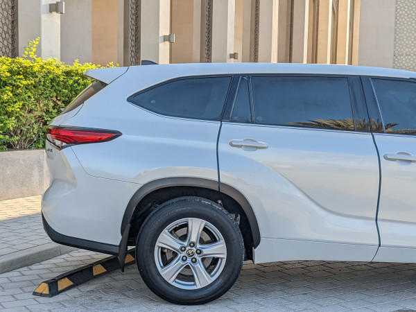 Toyota Highlander 2022/ White LHD Hybrid AT SUV 2WD view 19