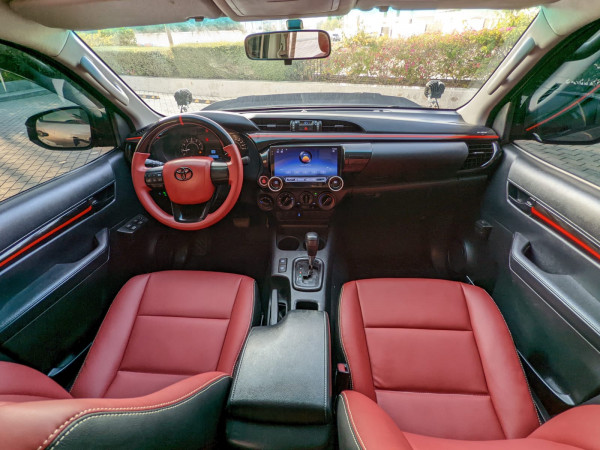 Toyota Hilux 2020  Bronze LHD Petrol AT Pickup 4WD view 7