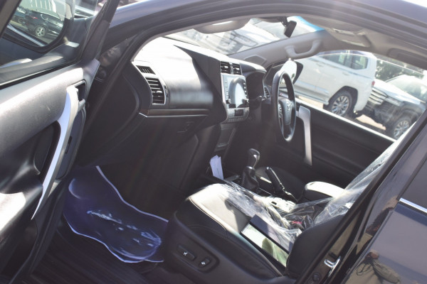 Toyota Prado 2023/ Black RHD Diesel AT SUV 4WD view 3