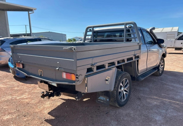 Toyota Hilux 2020/ Silver RHD Diesel AT Pickup 4WD view 5